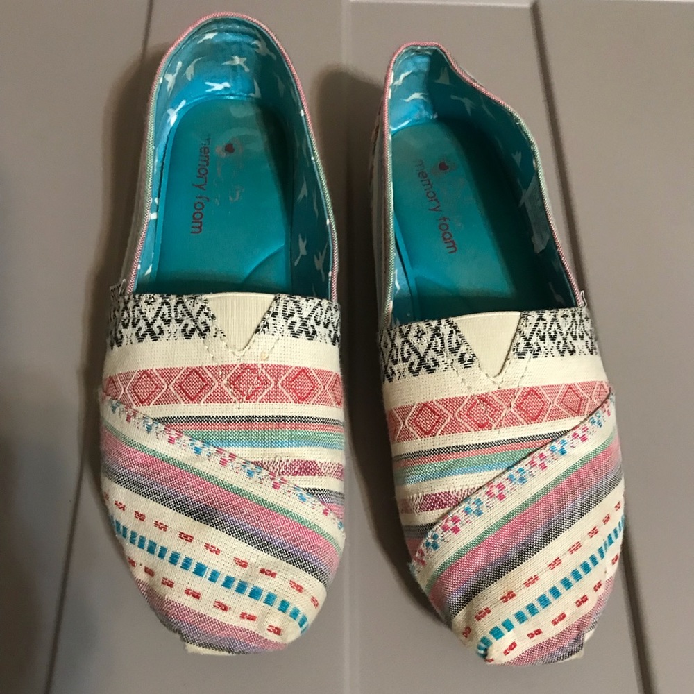 Bob’s multicolor shoes